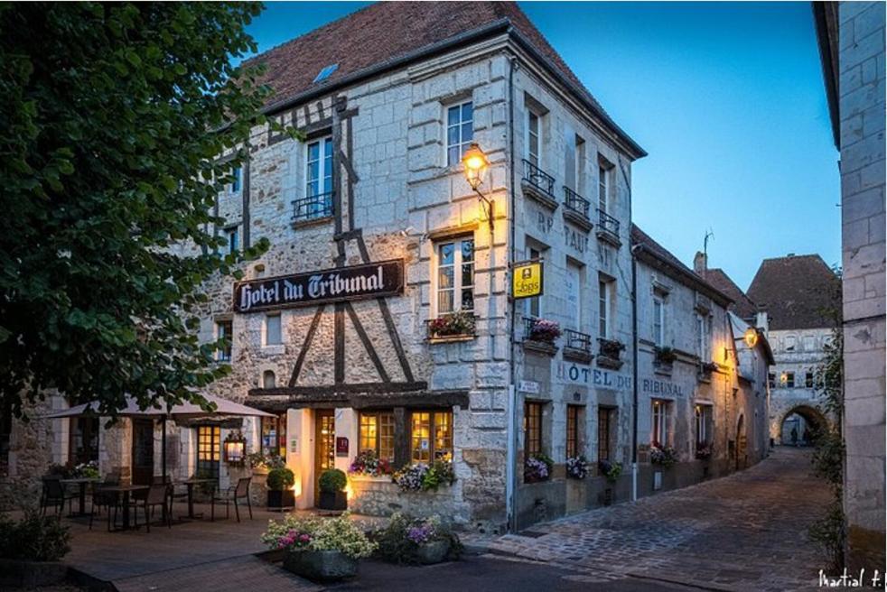 Logis - Hotel & Restaurant Du Tribunal Mortagne-au-Perche Exteriér fotografie